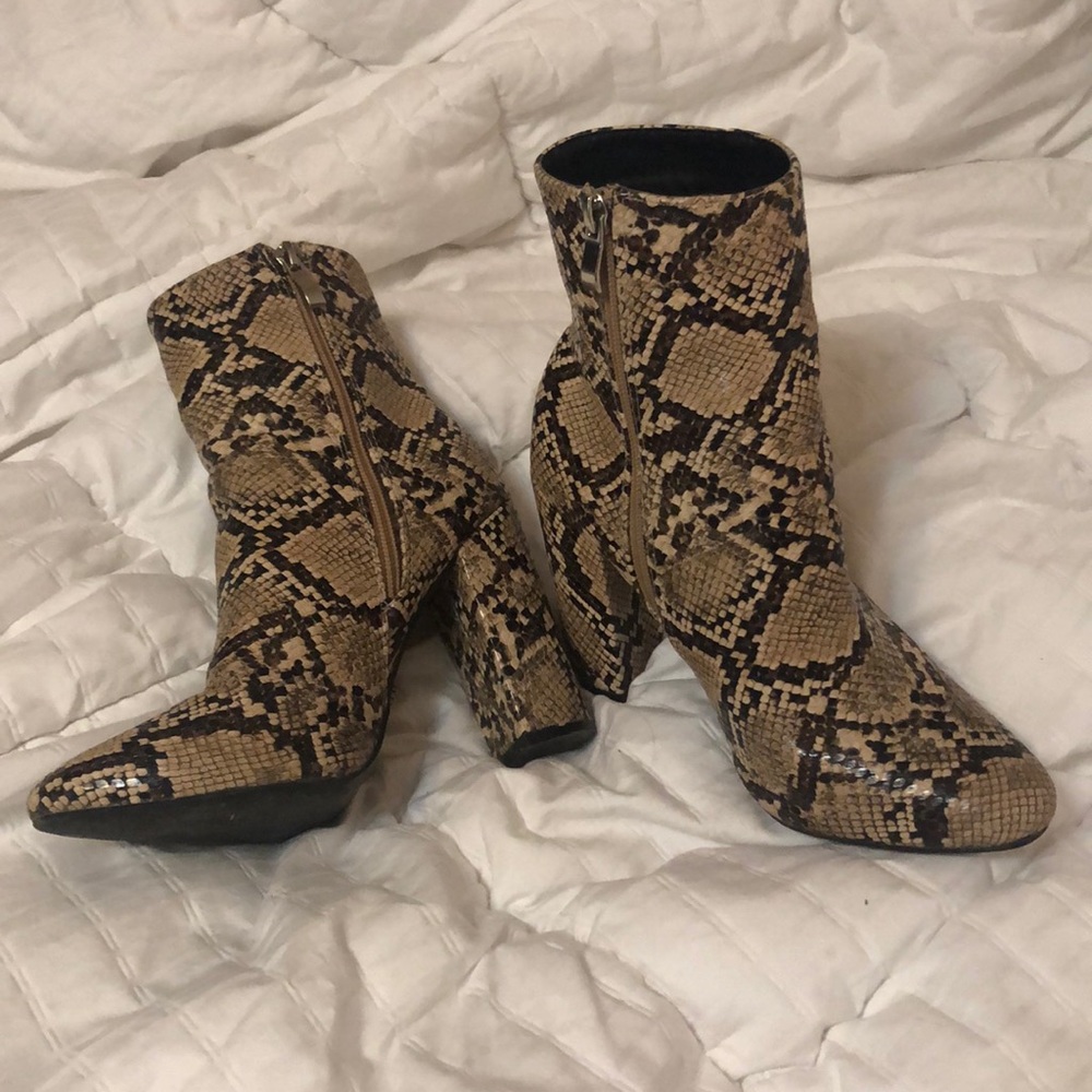 Snakeskin boots 😍